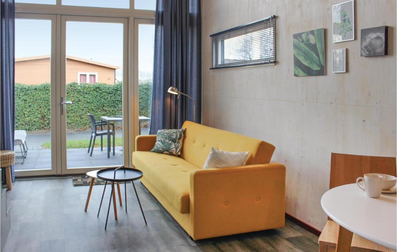 Cozy Home In Sint-Annaland With Kitchen Екстериор снимка