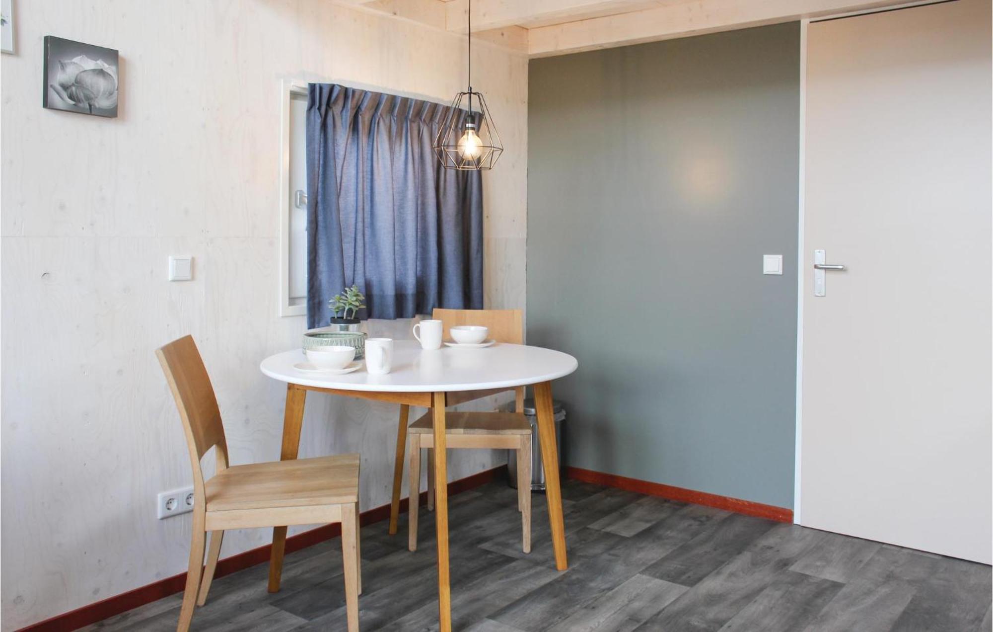 Cozy Home In Sint-Annaland With Kitchen Екстериор снимка